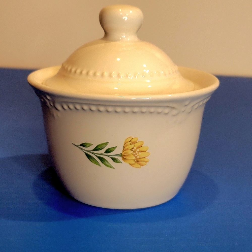 Pfaltzgraff 2007 Meadow Lane Covered Sugar Bowl with Lid Yellow and Blue Flowers